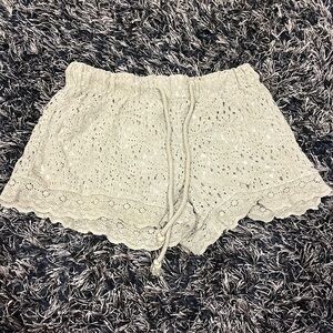 Women’s shorts with floral pattern